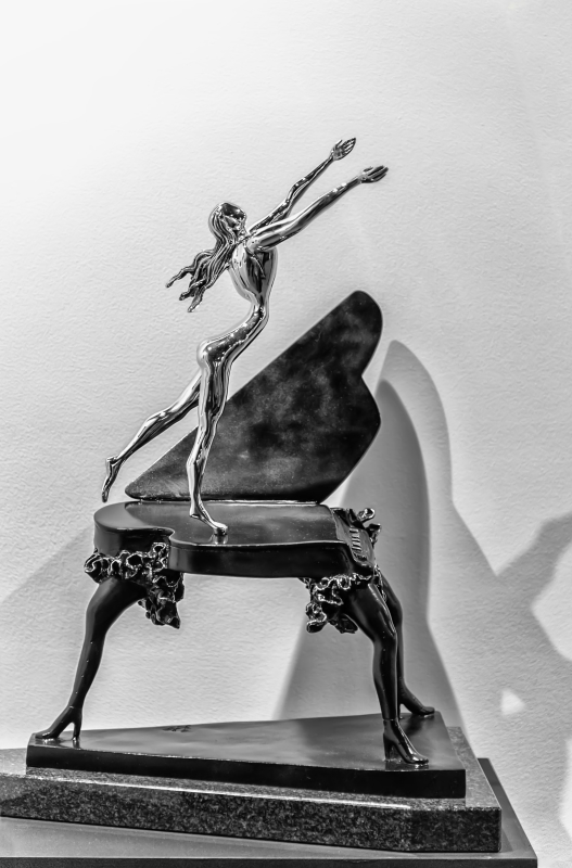 photo "Piano legs" tags: black&white, 