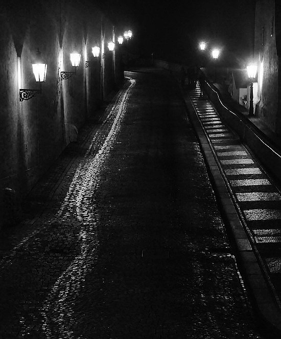 photo "Hочные фонари и улица" tags: black&white, Prag, Prague, Praha