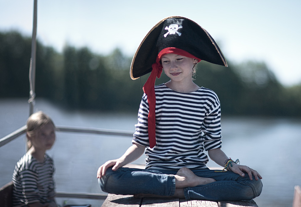 photo "Пираты по берегам русских рек" tags: portrait, travel, children, coast, river, девочка, пираты, русских
