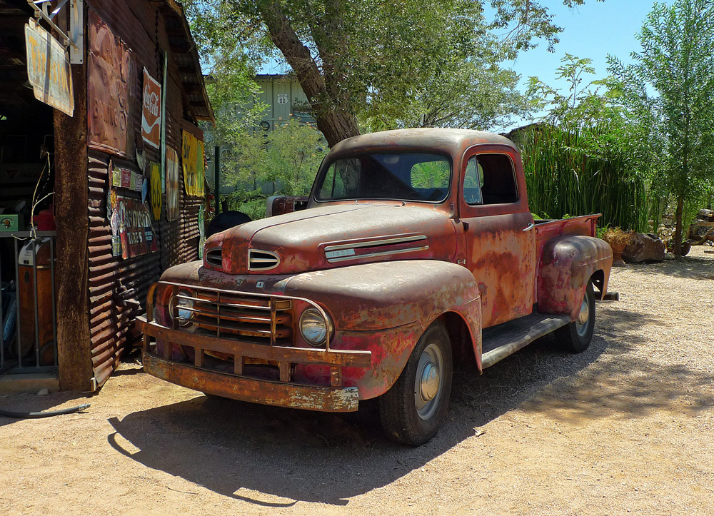 Пикап в деревне. Ford Pickup Ржавый. Ford Pickup 1977 ржавчина. Ford Pickup Rusted. Ржавый Ford f-150 1970.