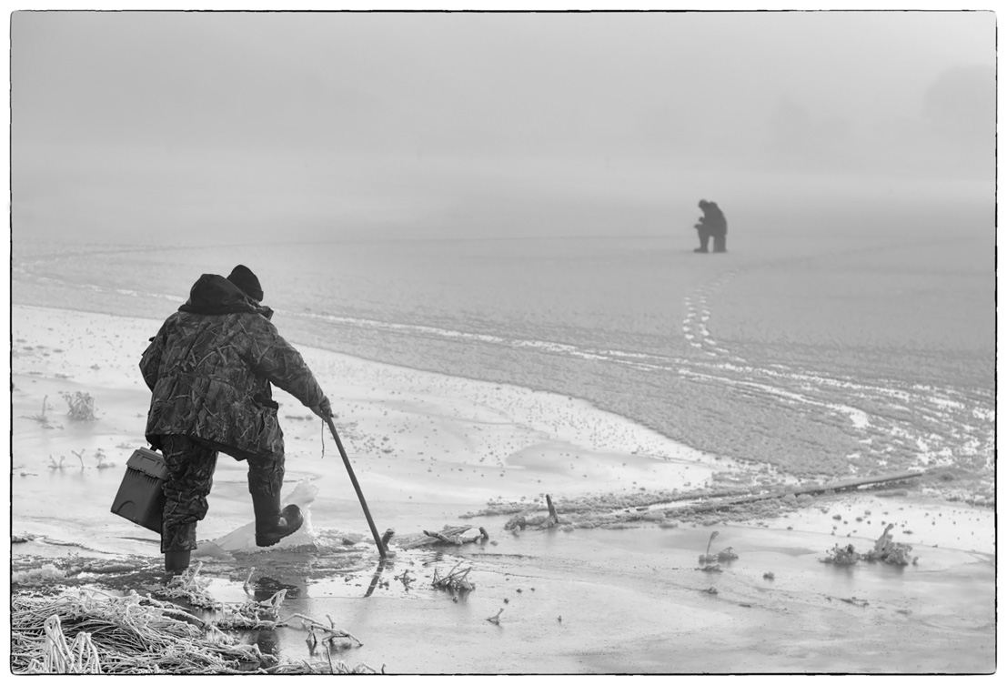 photo "***" tags: black&white, genre, fog, morning, мороз, рыбаки