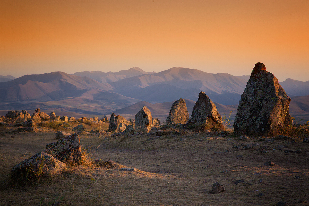 photo "***" tags: , evening, mountains, Армения, камни