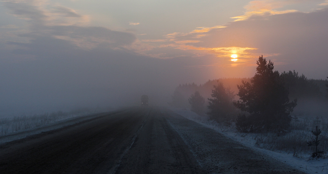 photo "***" tags: landscape, fog, forest, road, snow, sunrise, winter, машина