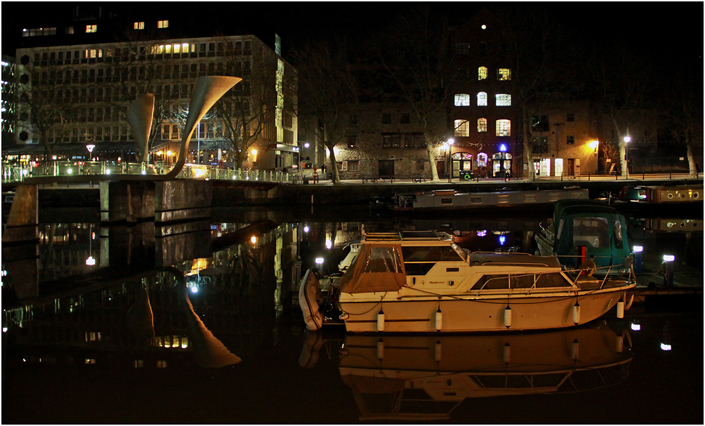 photo "***" tags: city, evening, water