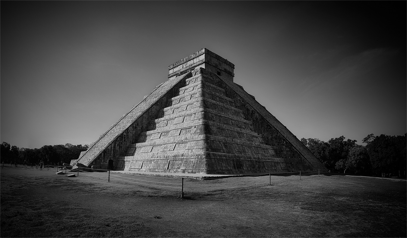 photo "****" tags: architecture, black&white, panoramic, Mexico, black and white photography, bnw, culture, mayans, panorama, pyramid