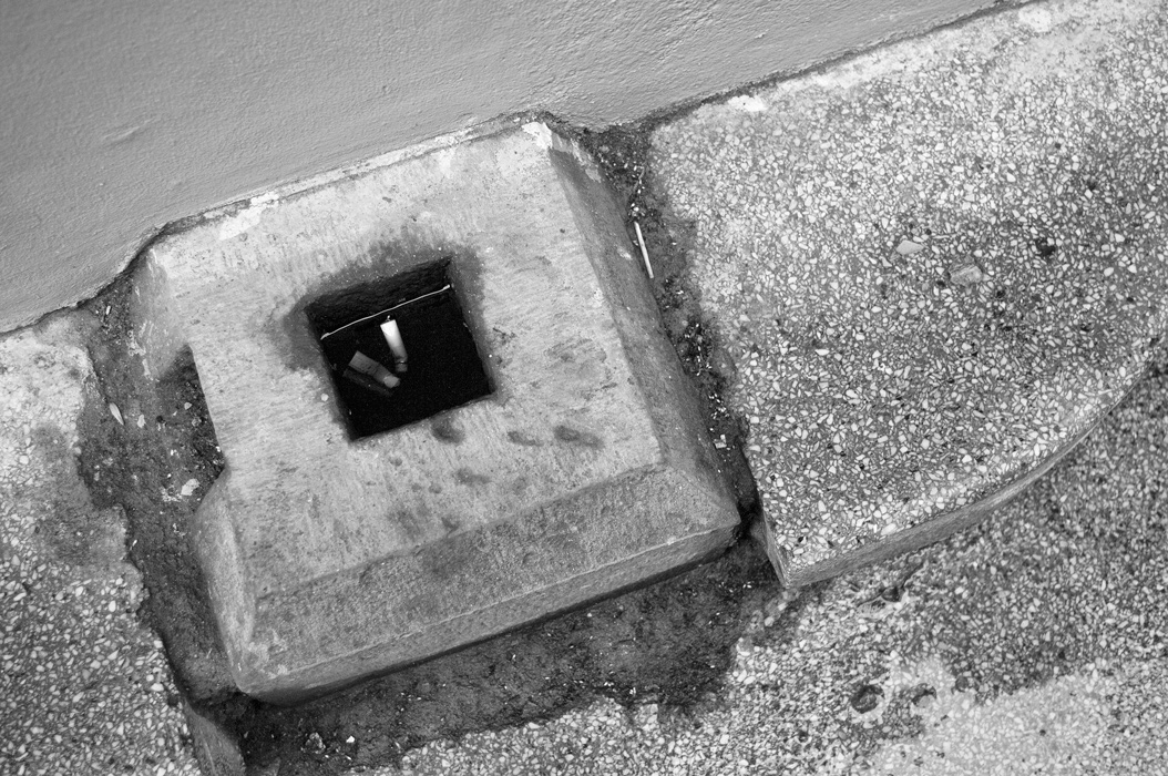 photo "II" tags: black&white, city, abstract, Europe, Литва, веринайс, гдеугодно, двештуки, итд, почтиШедевр
