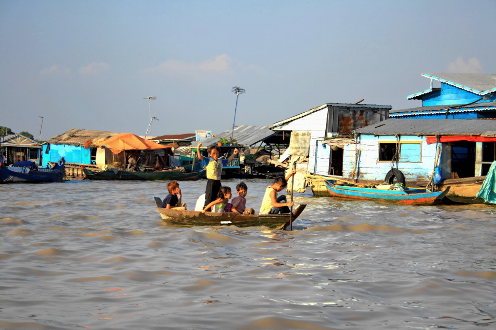 photo "***" tags: , Asia, children, lake, village, water