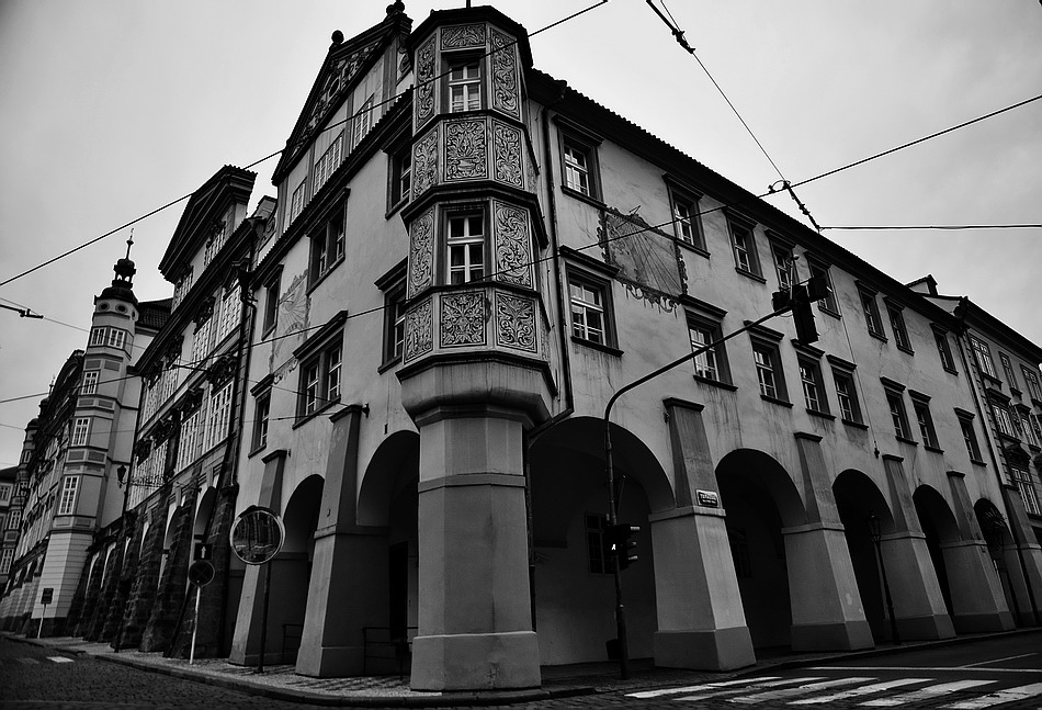 photo "Дома" tags: architecture, black&white, Prag, Prague, Praha