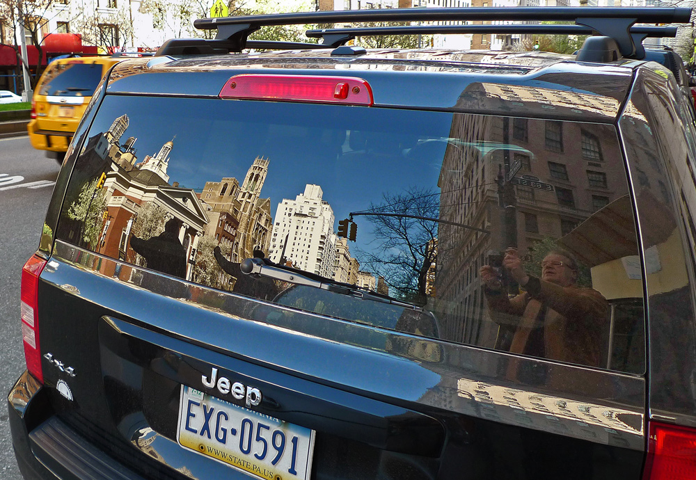 photo "Photographing Manhattan" tags: street, humor, travel, New York City