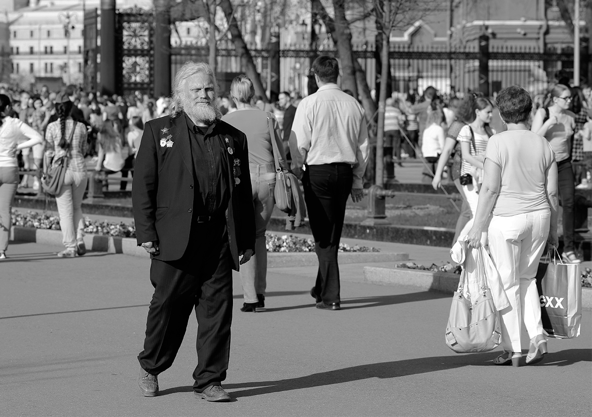 photo "***" tags: street, portrait, black&white, 