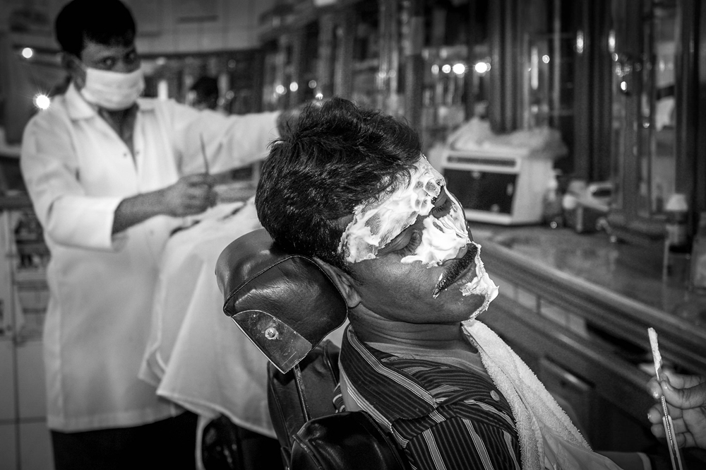 photo "Barber Bata Market Riyadh" tags: black&white, 