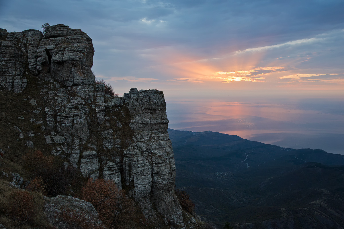фото "Рассвет на Демерджи" метки: , Крым, горы, демерджи, море, осень, рассвет, скалы