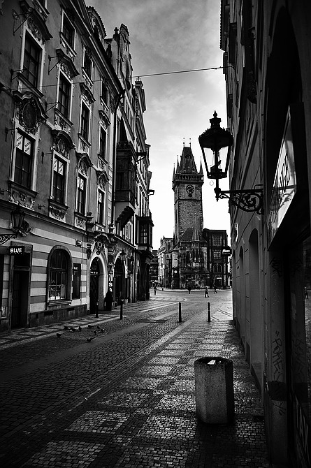photo "Башня, фонарь и улица" tags: black&white, Prag, Prague, Praha