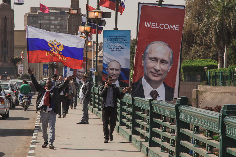 photo "***" tags: reporting, bridge, Каир, Путин, банер, египет, президент, флаг