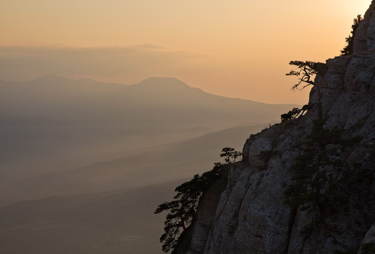 photo "***" tags: , Crimea, autumn, evening, mountains, tree, демерджи