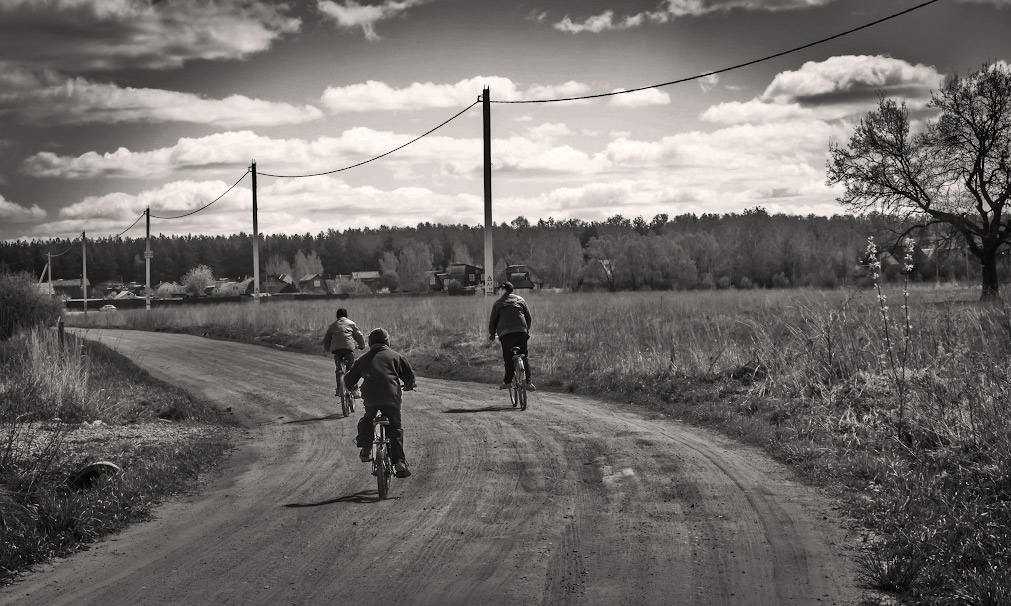 photo "***" tags: genre, nature, landscape, children, clouds, road, sky, spring, деревня