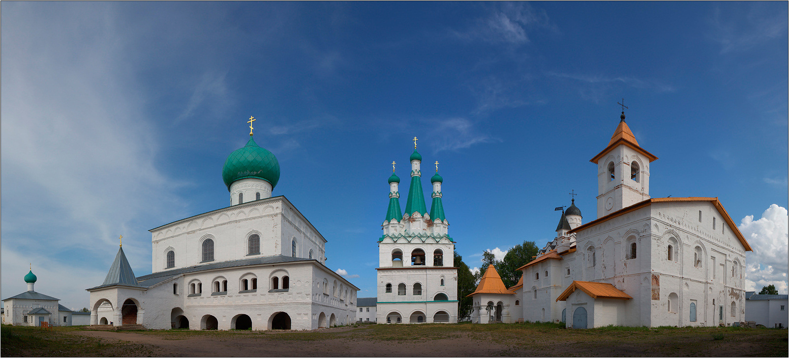 photo "Panorama of Trinity Complex" tags: panoramic, architecture, 