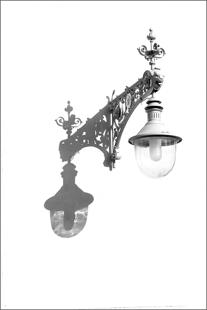 photo "shadow" tags: architecture, genre, street, 