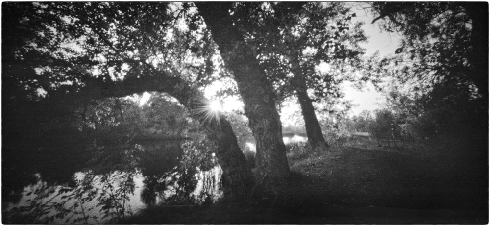 photo "***" tags: landscape, black&white, 120, 6x12, Holga 120WPC, pinhole
