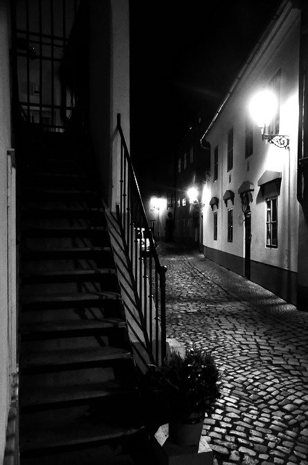 photo "Hочные cходы и улочка" tags: black&white, Prag, Prague, Praha