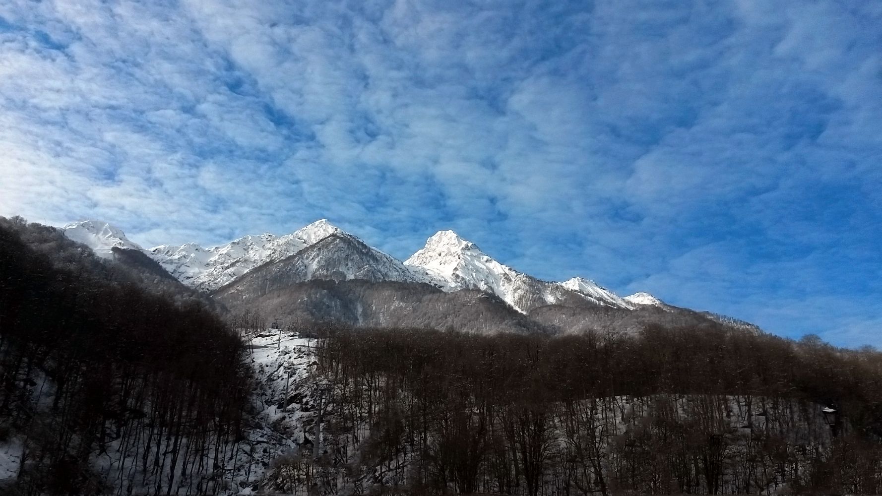 photo "Rosa Khutor. The day promises be good" tags: landscape, travel, nature, mountains, sky, snow, winter, Роза Хутор, Сочи, лыжи