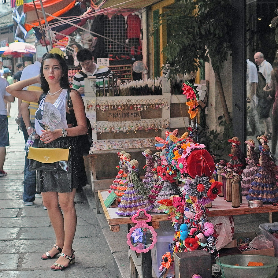 photo "Dolls" tags: street, travel, 