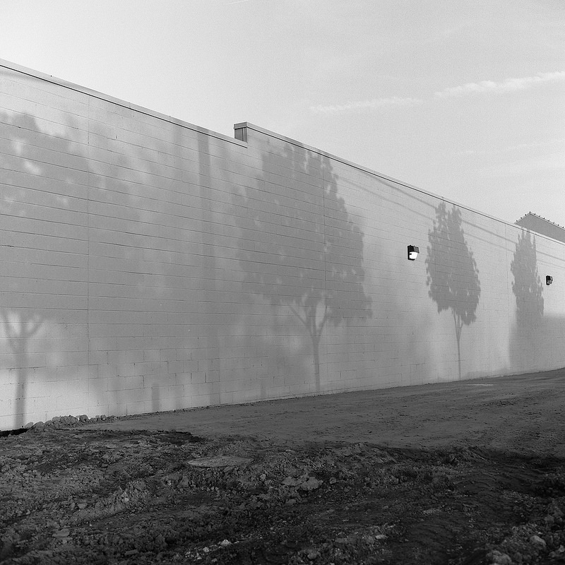 фото "buildings" метки: архитектура, стрит-фото, черно-белые, Minolta Autocord, TLR, black and white, building, shadows