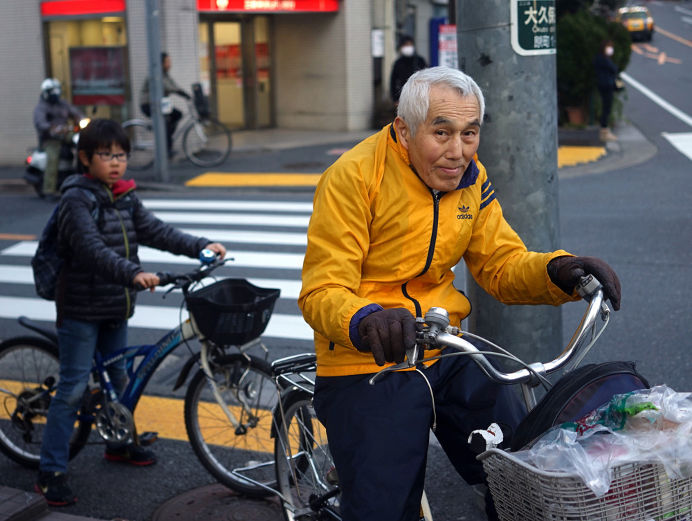 photo "***" tags: street, Asia, people, зима.