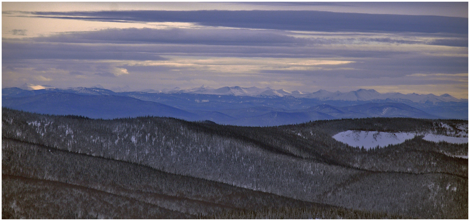 photo "***" tags: landscape, travel, nature, Asia, clouds, forest, mountains, sky, taiga, winter, Кузнецкий Алатау, горизонт, перевал, сибирь, туризм