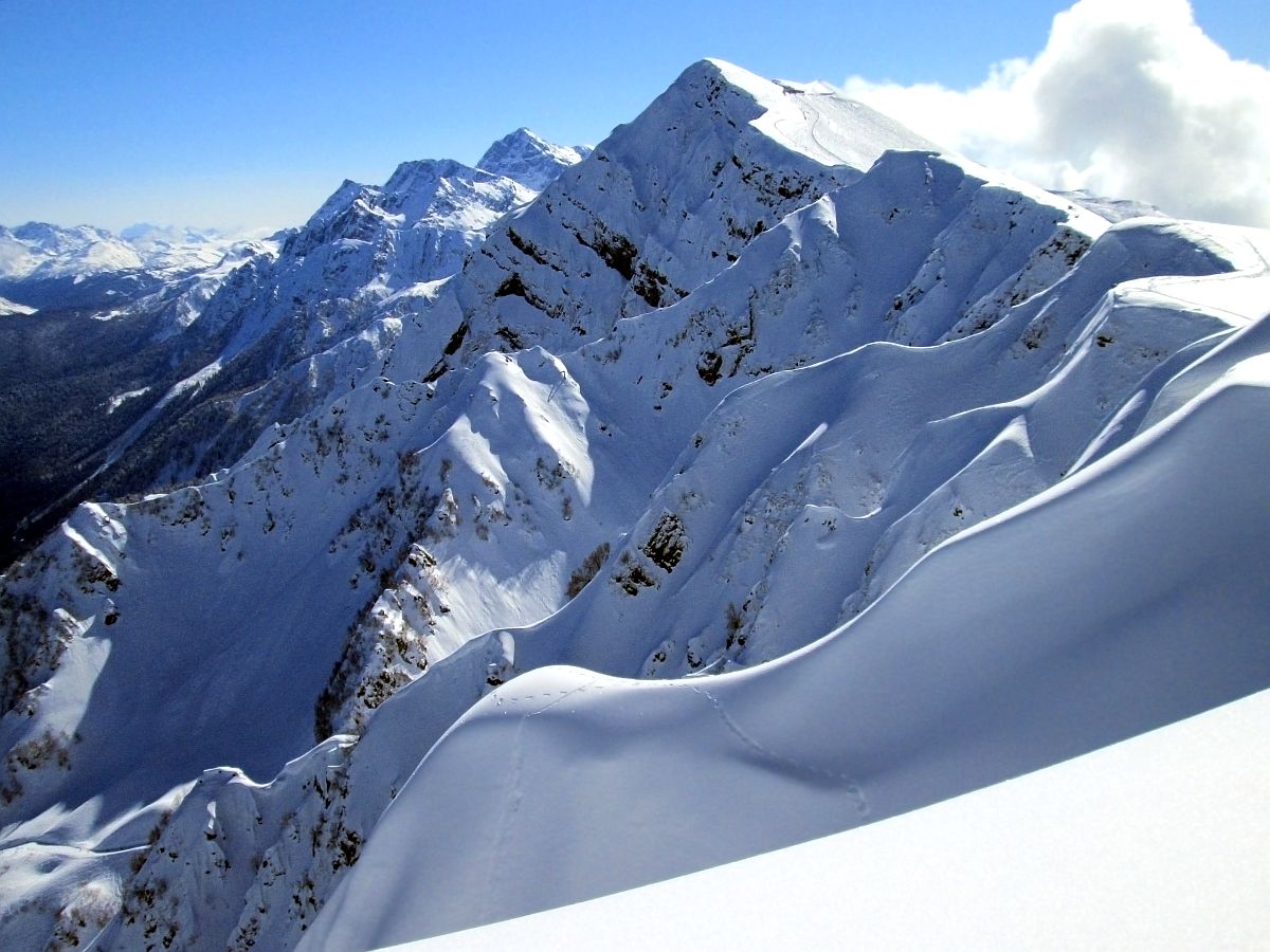 photo "Rosa Peak" tags: landscape, travel, nature, mountains, rocks, sky, snow, winter, Роза Хутор