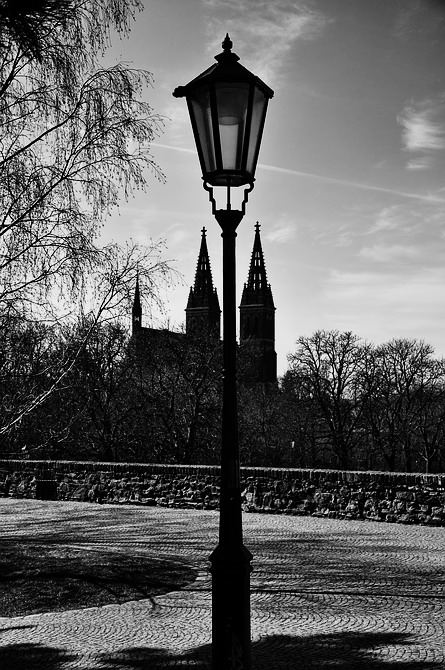 photo "Башни и фонарь" tags: black&white, Prag, Prague, Praha