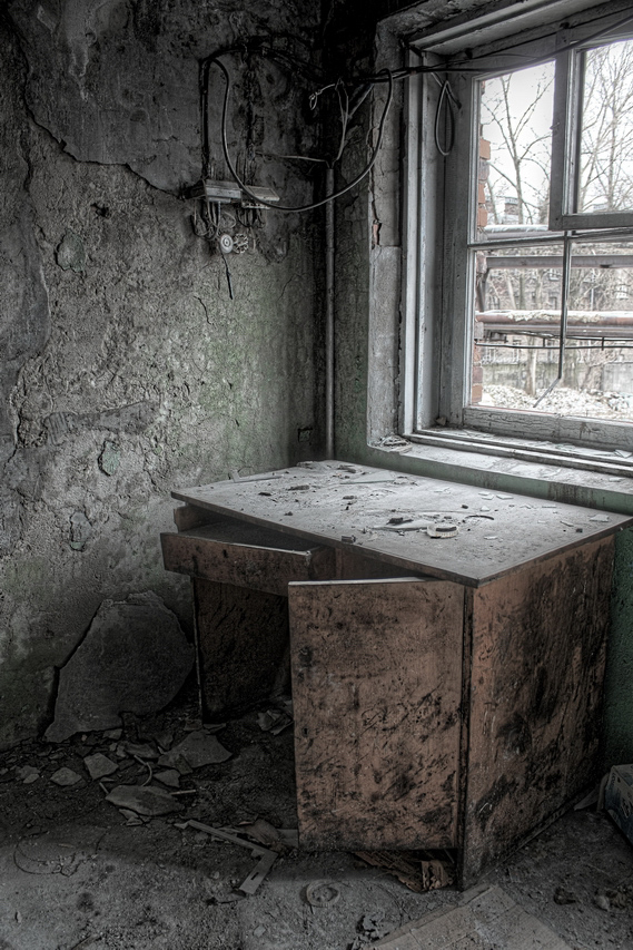 photo "старый стол" tags: misc., interior, digital art, апокалипсис, индастриал, мрак, разруха, стол