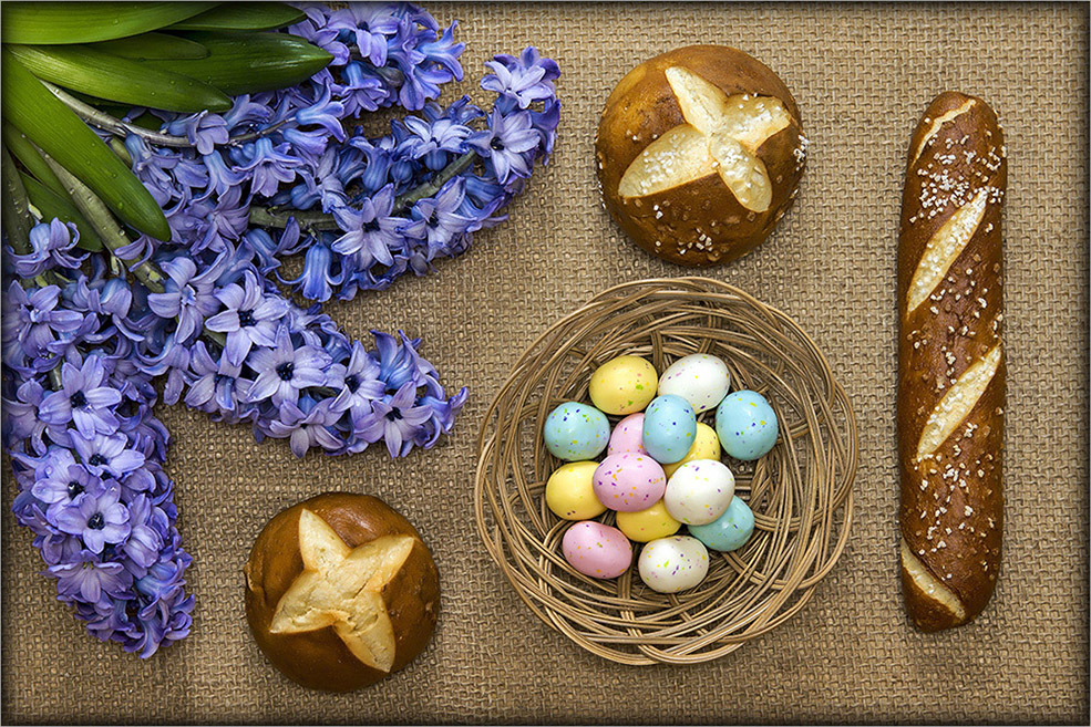 фото "Христос воскресе !" метки: натюрморт, гиацинты, пасхальние яйца, хлебные булочки