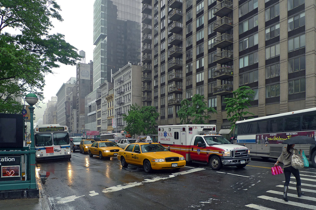 photo "A rainy day" tags: city, street, 