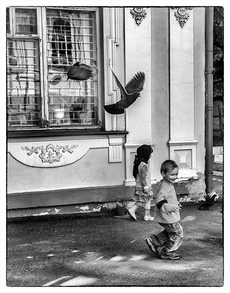 photo "***" tags: genre, children, flight, голуби