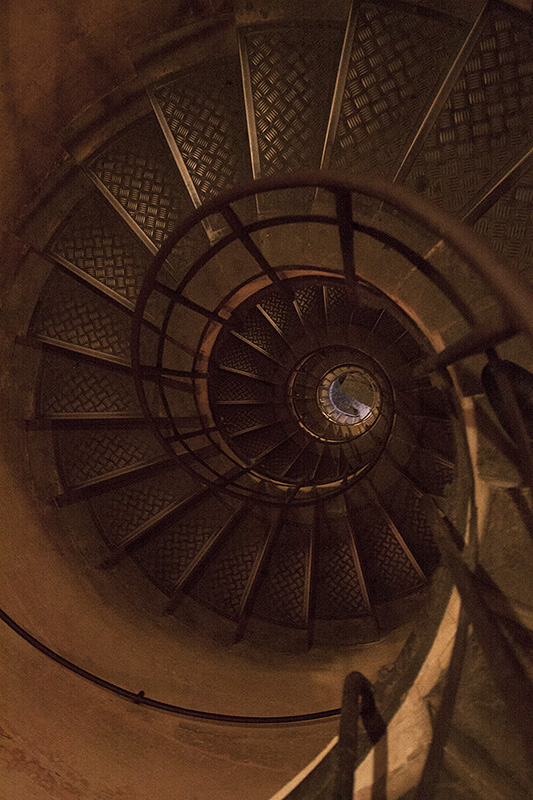 фото "Спираль" метки: архитектура, абстракция, интерьер, Париж, арка, лестница, спуск, ступени