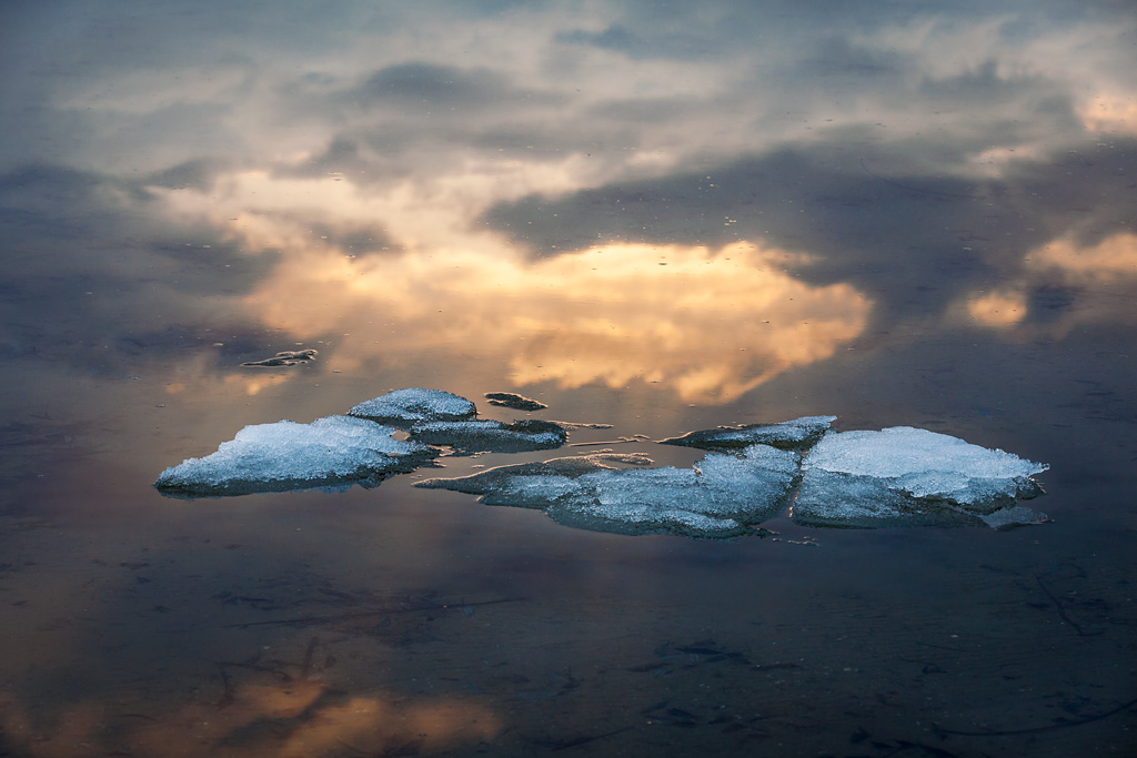 фото "Отзвуки зимы" метки: природа, макро и крупный план, весна, вечер, вода, лед, небо, озеро, отражение