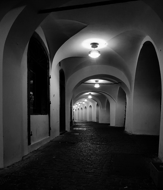 photo "Ночной аркадa-9" tags: black&white, Prag, Prague, Praha