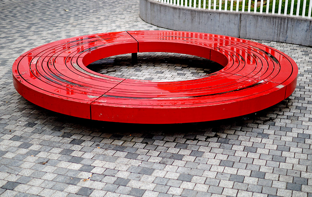 photo "Circle In Red" tags: architecture, reporting, city, 