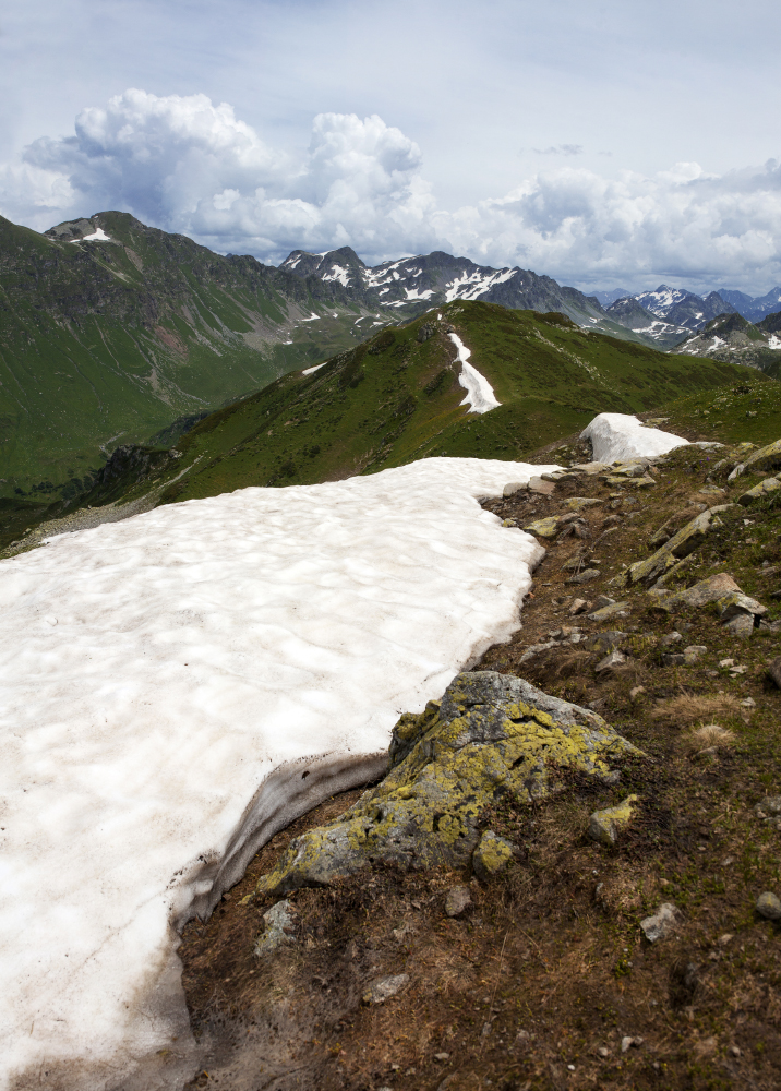 photo "snow trail" tags: landscape, nature, travel, clouds, mountains, sky, summer, Абхазия, Кавказ, альпийские луга