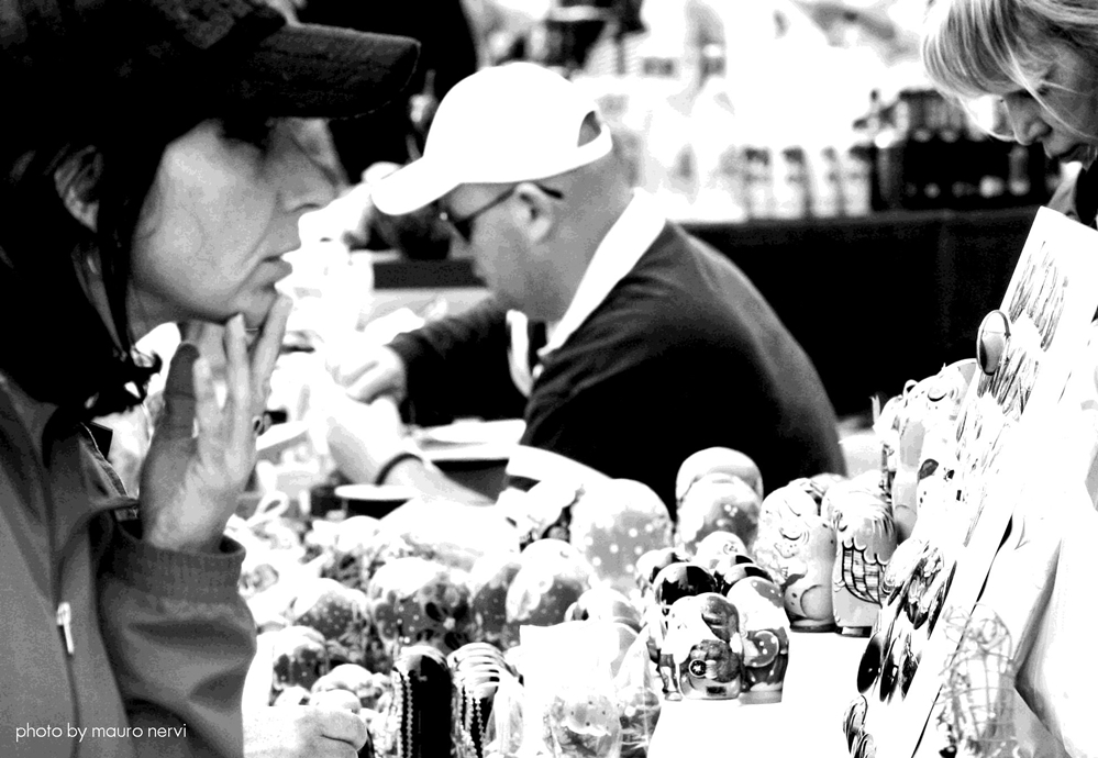 photo "to the market, curiosity" tags: black&white, 