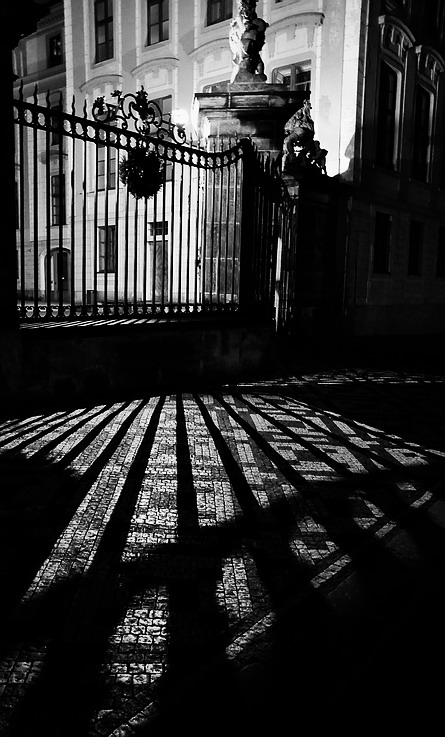 photo "Ночная атмосфера-38" tags: black&white, Prag, Prague, Praha