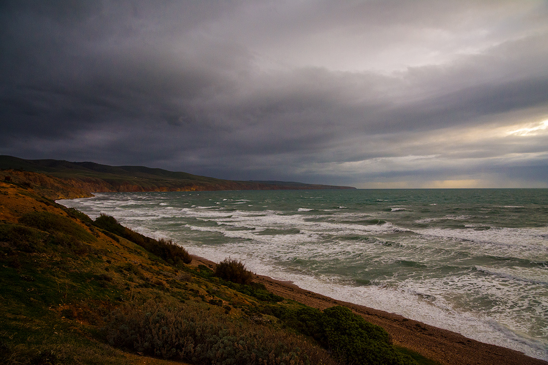 фото "Штормовое предупреждение" метки: пейзаж, природа, Storm, ocean, sea, waves, закат, небо, облака, скалы