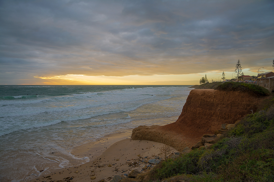 фото "Утес" метки: пейзаж, природа, Cliff, Sand, beach, ocean, sea, waves, закат, небо, облака, скалы