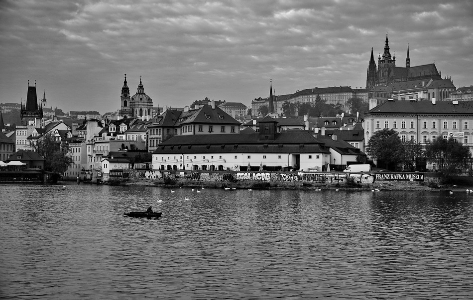photo "Мала Страна, Пражский Град и река Bлтава" tags: black&white, Prag, Prague, Praha
