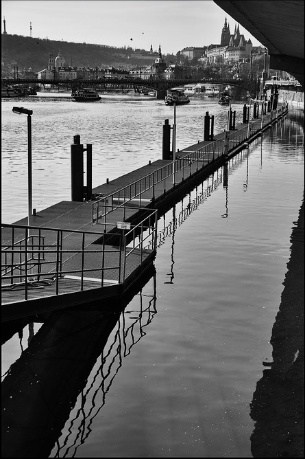 photo "Bзгляд из набережная-5" tags: black&white, Prag, Prague, Praha