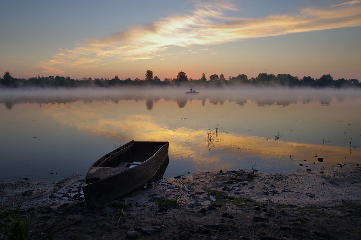 фото "Скучала лодка у реки..." метки: пейзаж, лето, лодка, река, рыбаки, утро