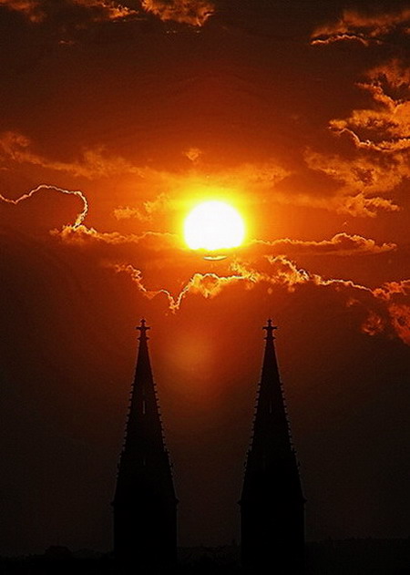 photo "Солнце и башни" tags: nature, Prag, Prague, Praha