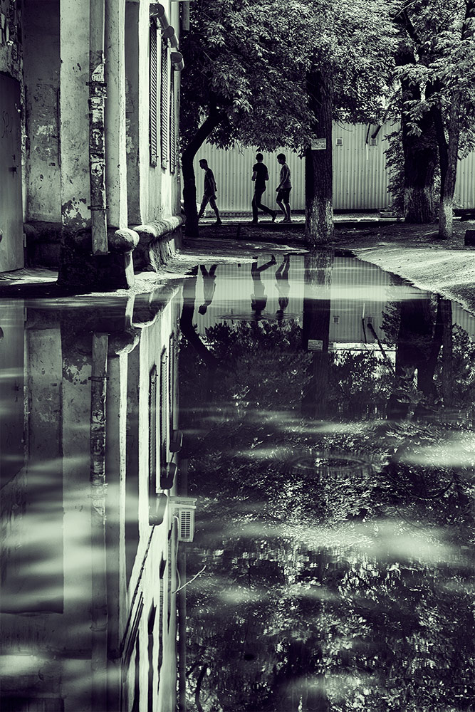 photo "***" tags: black&white, street, Russia