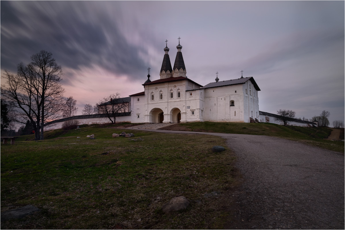 photo "***" tags: landscape, architecture, travel, Russia, sky, temple, монастырь, церковь